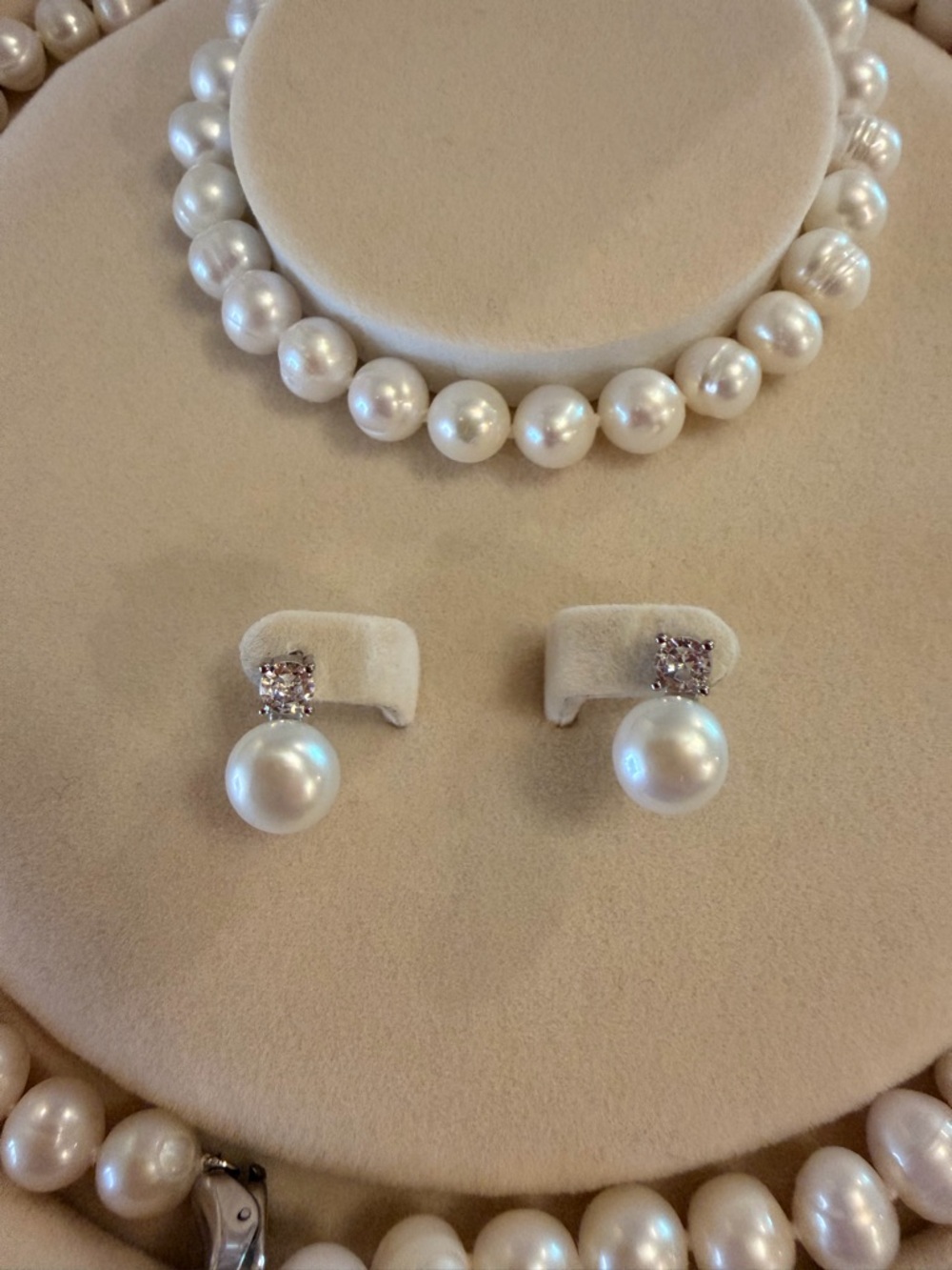 Classic Pearl Necklace, Bracelet & Stud Earrings Set - 925 Silver Clasps - Picture 3 of 9